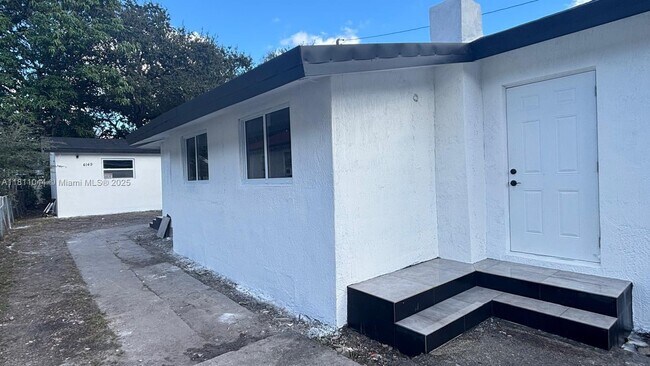 Building Photo - 4147 NW 23rd Ct