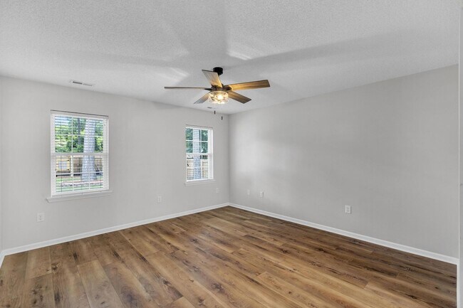 Building Photo - 3 bedroom Ranch in Justice Farm with FROG!