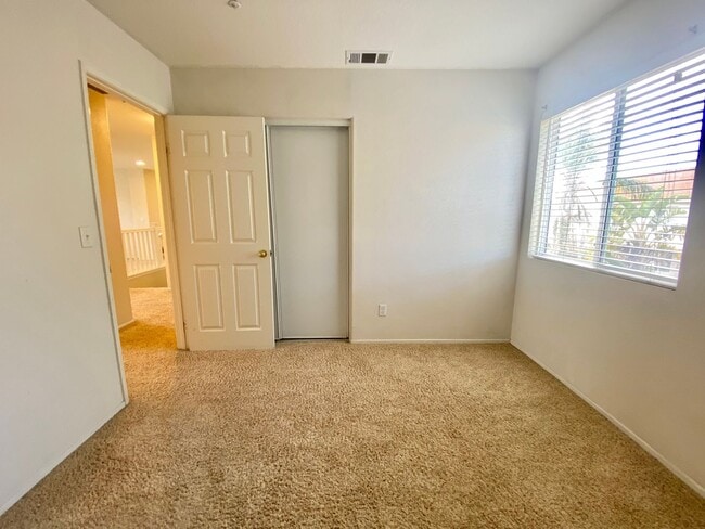 Building Photo - Extremely spacious four bedroom With Oxnard home