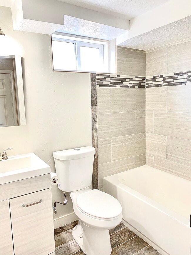 Building Photo - Roy West Duplex