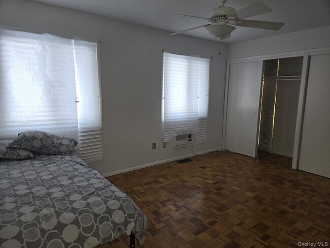 Building Photo - 10 Chestnut Dr