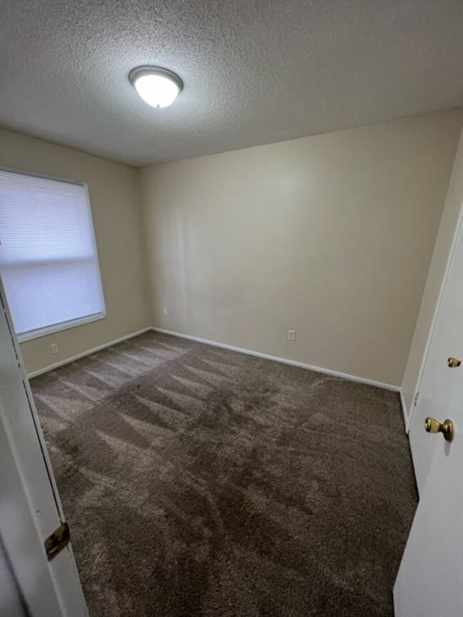 Building Photo - 3 Bedroom Duplex