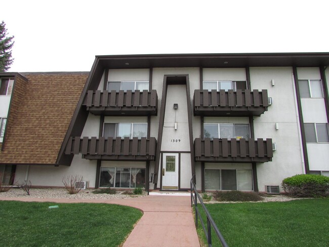 Building Photo - 1309 Kirkwood Dr