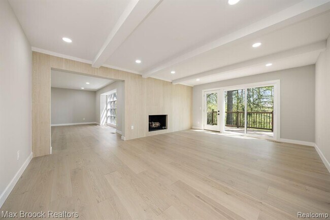 Building Photo - 5240 Clarendon Crest St