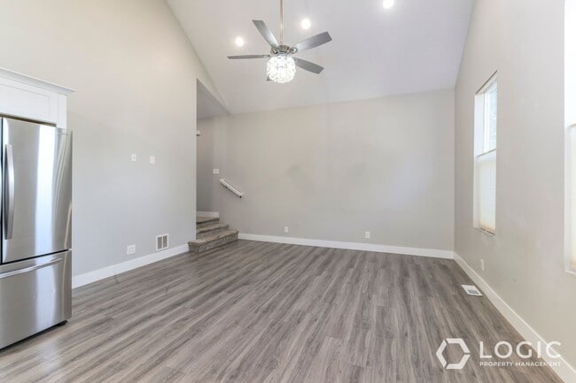 Building Photo - 935 W 200 N