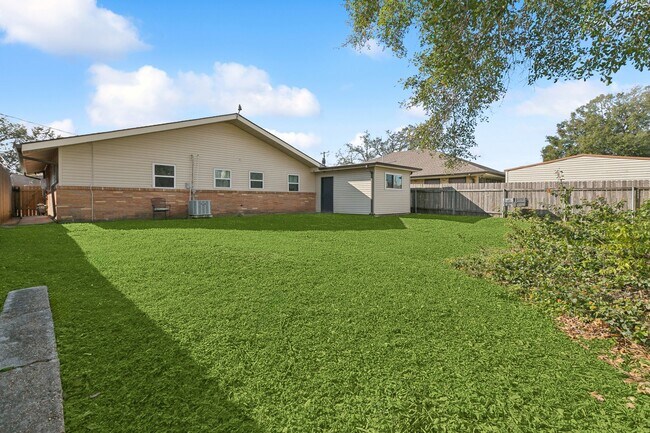 Building Photo - 6805 Merle St