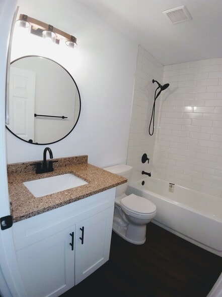 Building Photo - 510 Sweetwater Dr