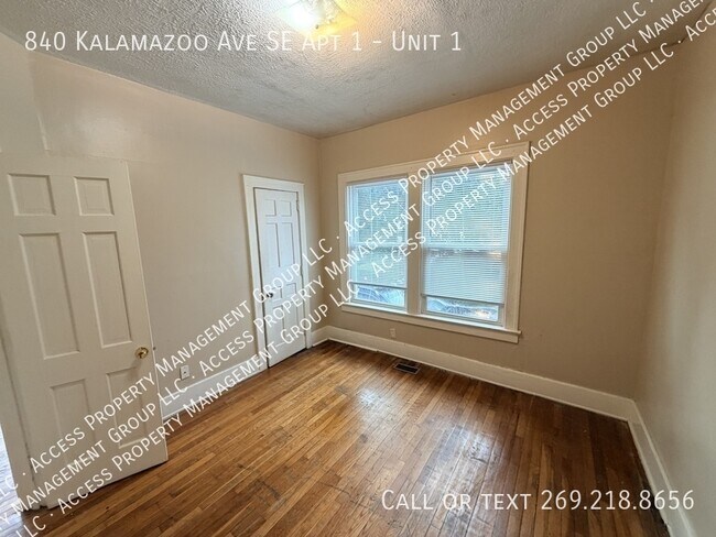 Building Photo - 840 Kalamazoo Ave SE