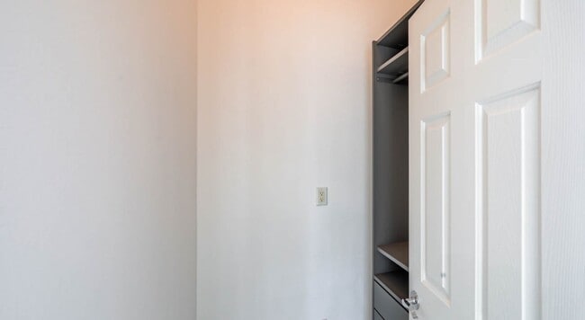 Building Photo - Anthem Country Club Beauty w/ Casita