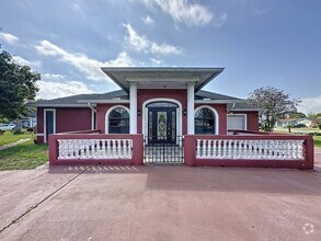 Building Photo - Charming 3-Bedroom Home in Buenaventura La...