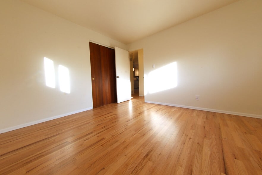 Upstairs Master Bedroom - 3249 Salem St