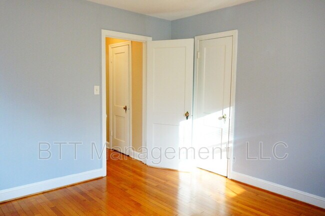 Building Photo - 812 Greenwood Cir