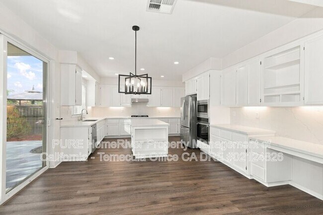 Building Photo - 34111 San Sebastian Ave