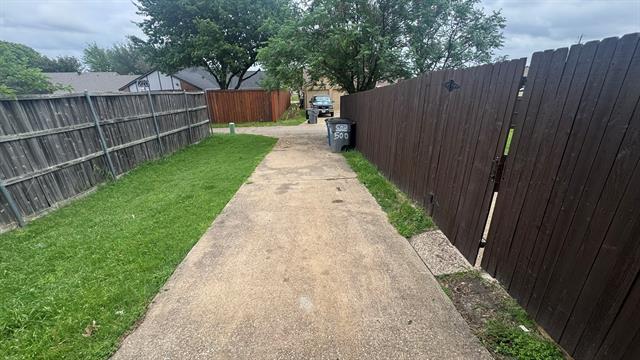 Building Photo - 500 Scarlet Oak St