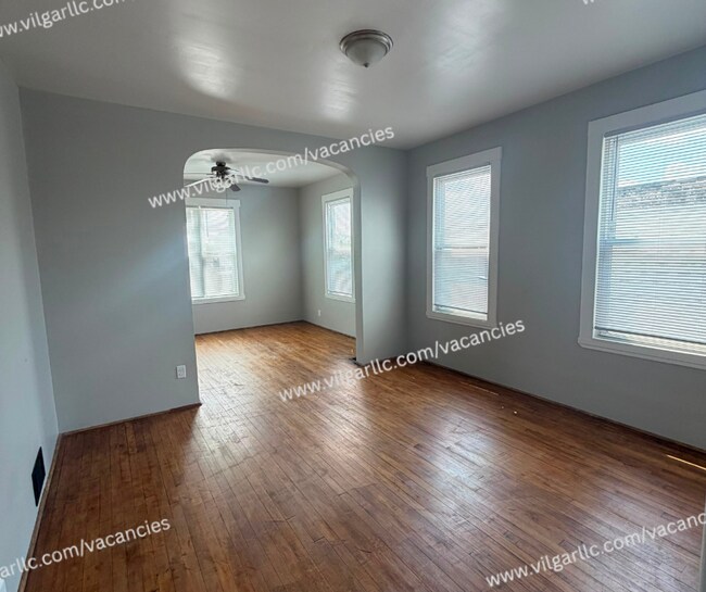 Building Photo - 3824 Fir St