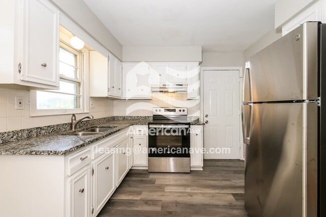 Building Photo - 314 SW Glendana St