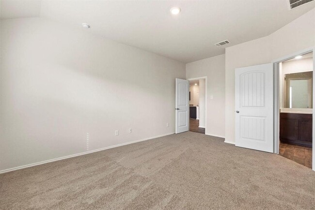 Building Photo - 128 Shimmering Cv