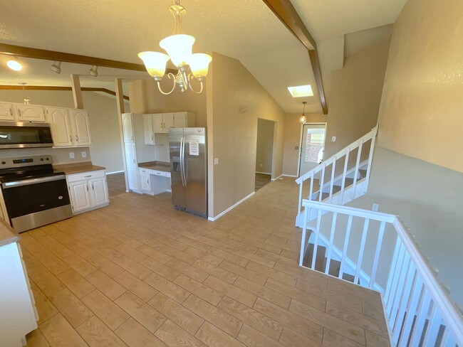 Building Photo - 5 Bedroom Home Available Near Research Pkw...