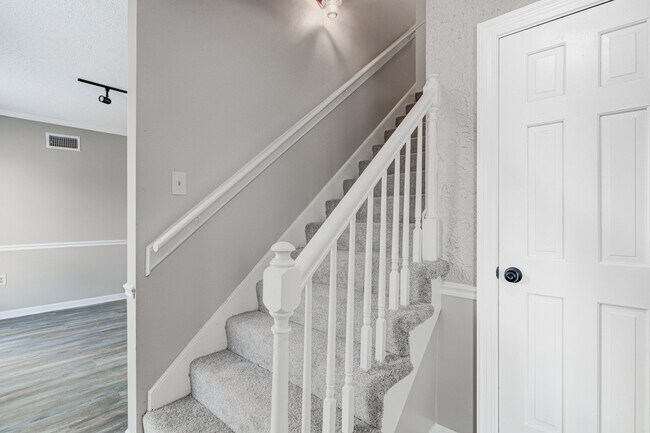 Building Photo - 7801 Autumn Creek Dr