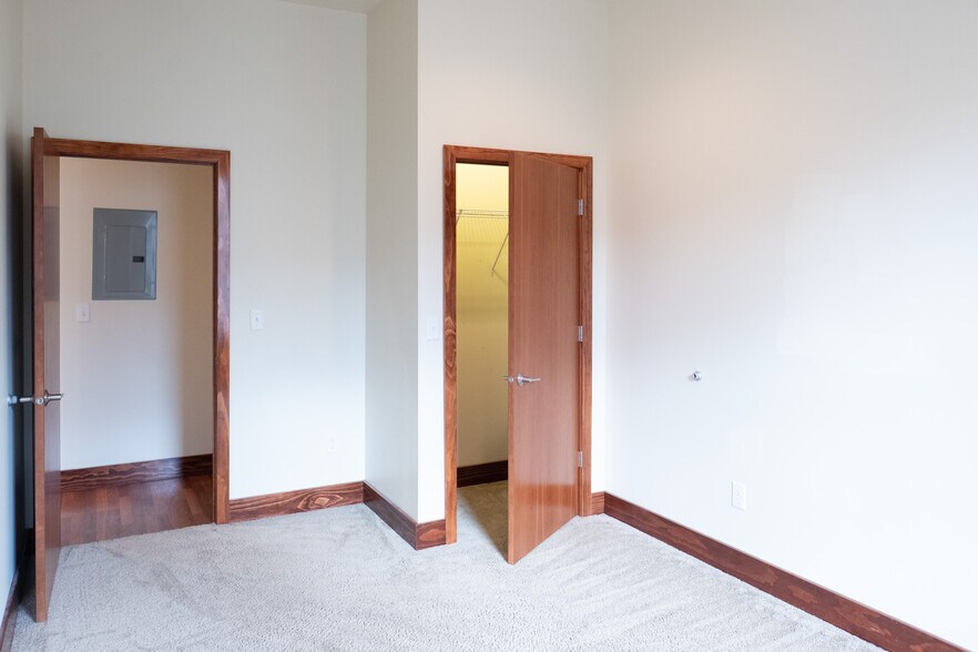 Building Photo - 418 Shelden Ave