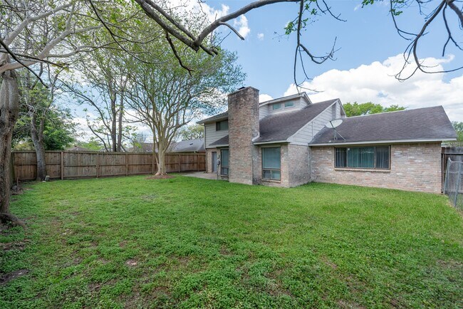 Building Photo - 1915 Mustang Springs Dr