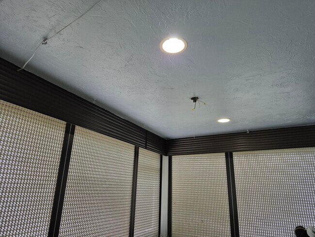 Building Photo - 4470 Lucerne Villas Ln