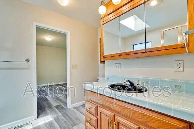 Building Photo - 67 Holbrook Ln