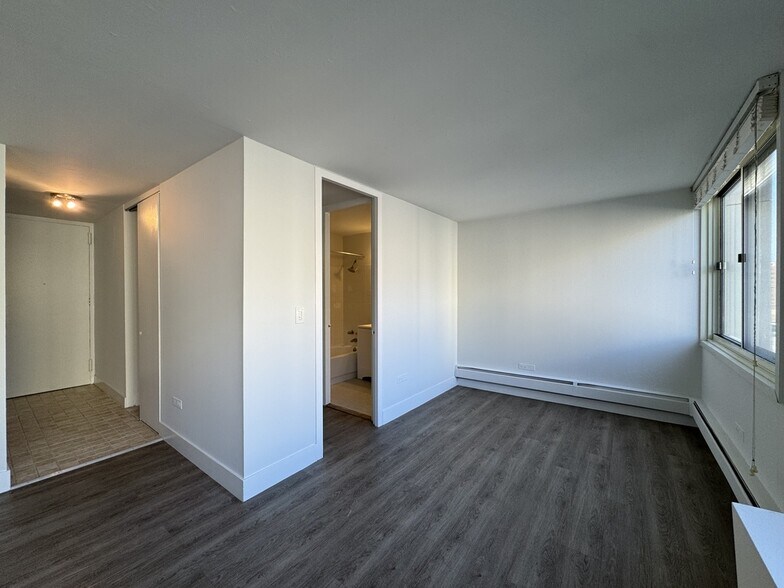 Building Photo - 1349 N Dearborn St