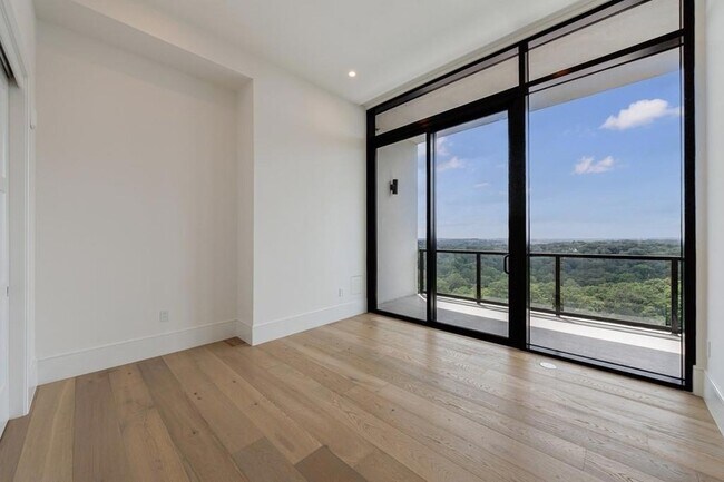 Building Photo - 2425 Peachtree Rd