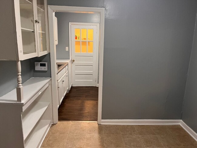 Building Photo - QUAINT 2 BEDROOM MINUTES FROM DOWNTOWN RALEIGH!