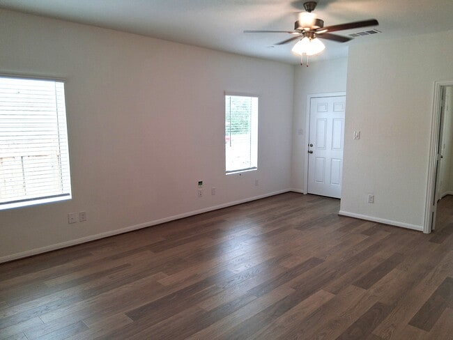Building Photo - 253 Villars Dr