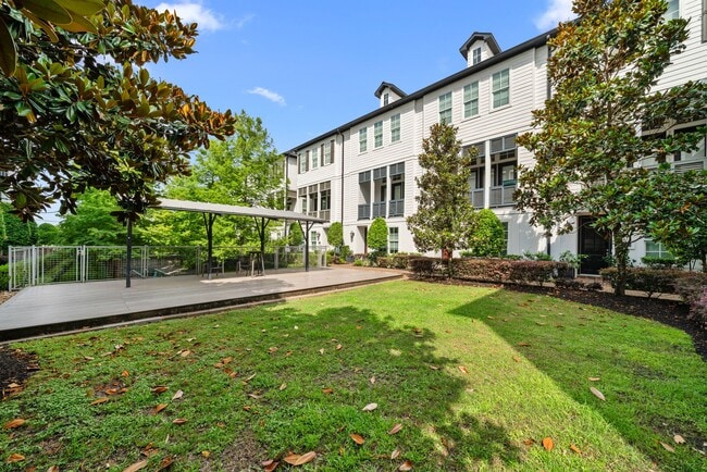 Building Photo - 816 Ennis St