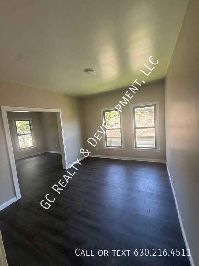 Building Photo - 2835 W 38th Pl