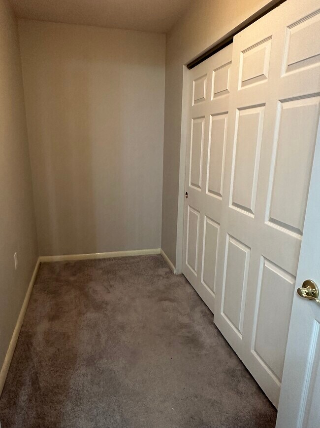 Walk in closet/alcove - 822 South Ave