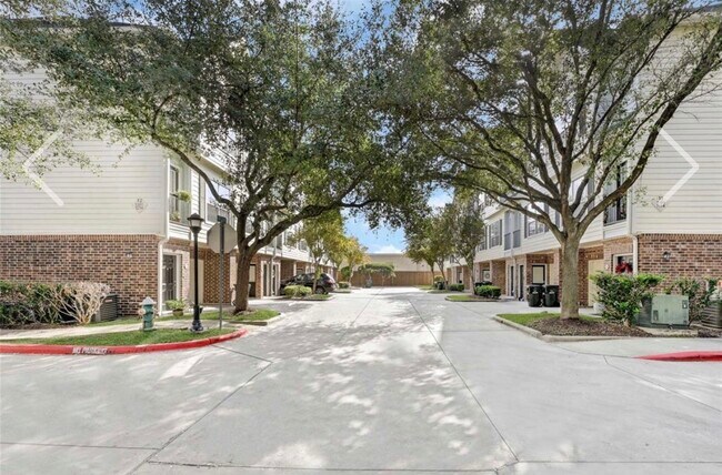 Building Photo - 9200 Westheimer Rd