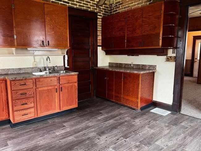 Building Photo - 2 Bedroom on the Southside