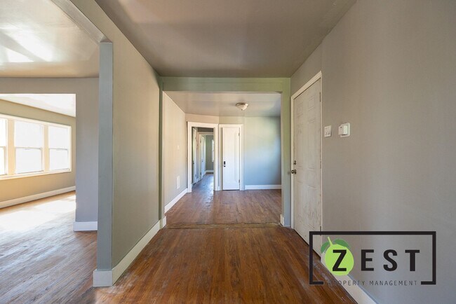 Building Photo - 5235 Haverhill St