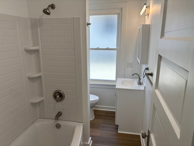 Building Photo - 432 North Ave