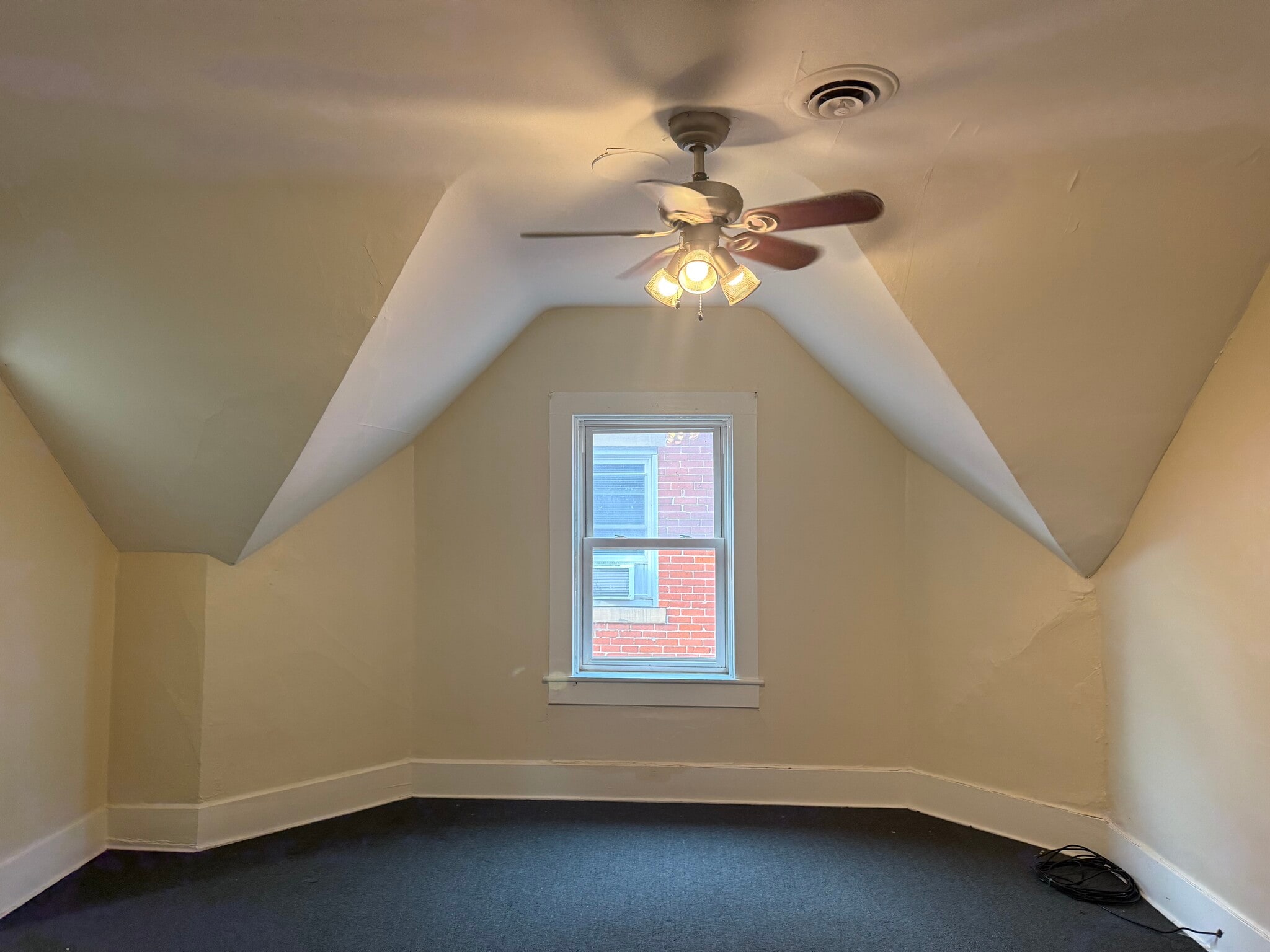 Bedroomalt1 - 337 W 6th St