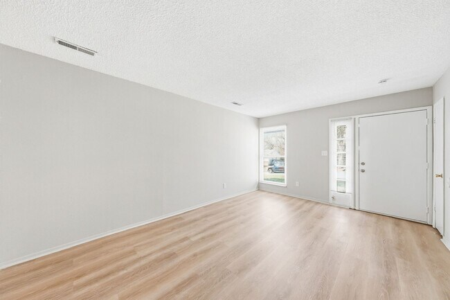 Building Photo - 2415 Shirley Ave