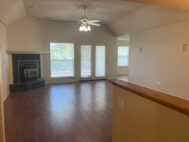 Building Photo - Beautiful Lakefront Home in the Vineyard! 55+ community