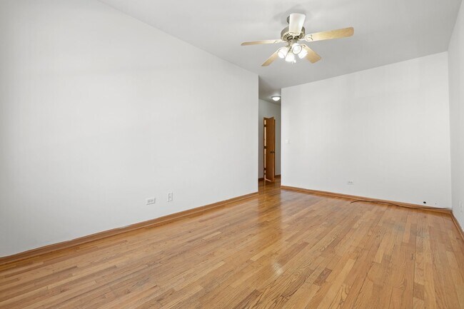 Building Photo - 613 W 43rd Pl