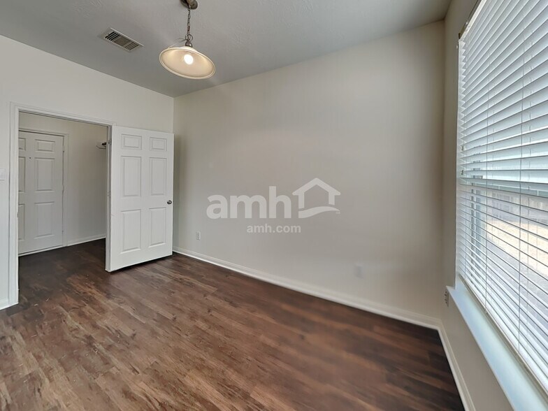 Building Photo - 3903 Hawthorne Glen Ct