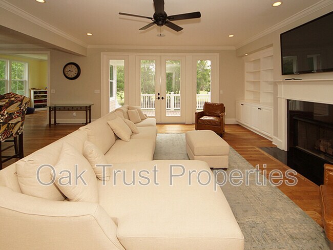 Building Photo - 125 Brogun Ln