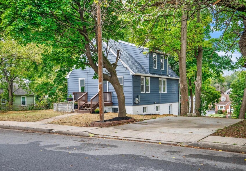 Building Photo - 212 Fourth Ave