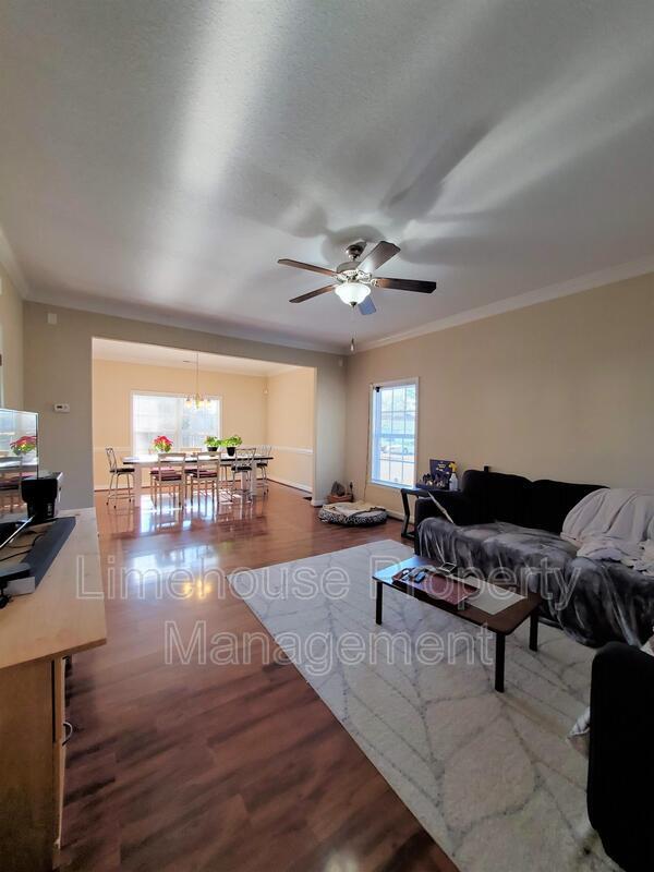 Building Photo - 2001 Pershing Ave