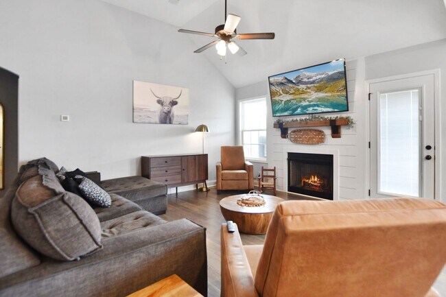 Building Photo - Pet Friendly Four Bedroom with Basement!