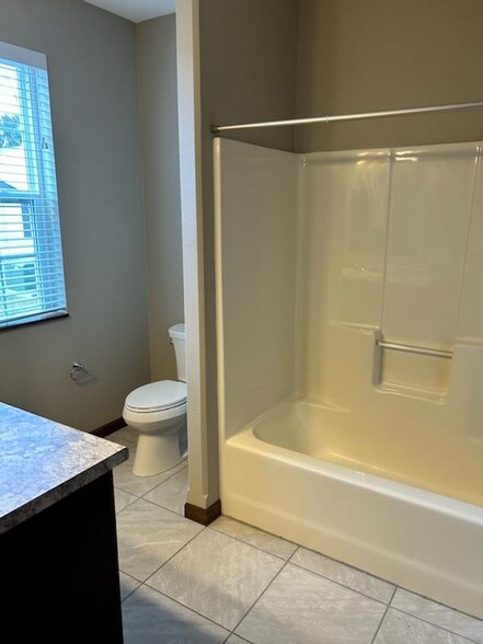 Building Photo - 3712 Doolittle Dr