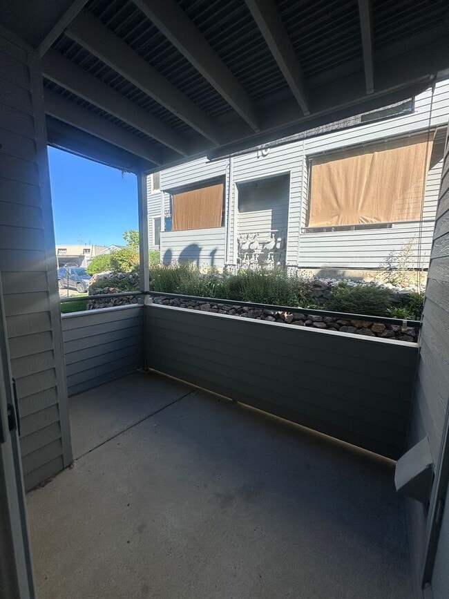 Building Photo - 2 bedroom Condo nearby Cherry Creek
