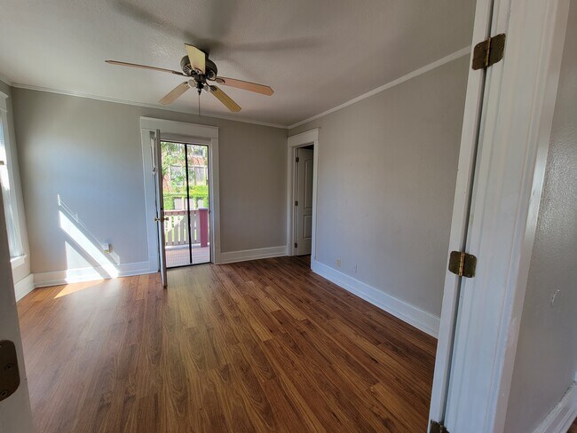 Dining Room - 2840 N Bartlett Ave